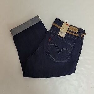 NWT dark wash 515 Levi's capri with belt. Sz 6